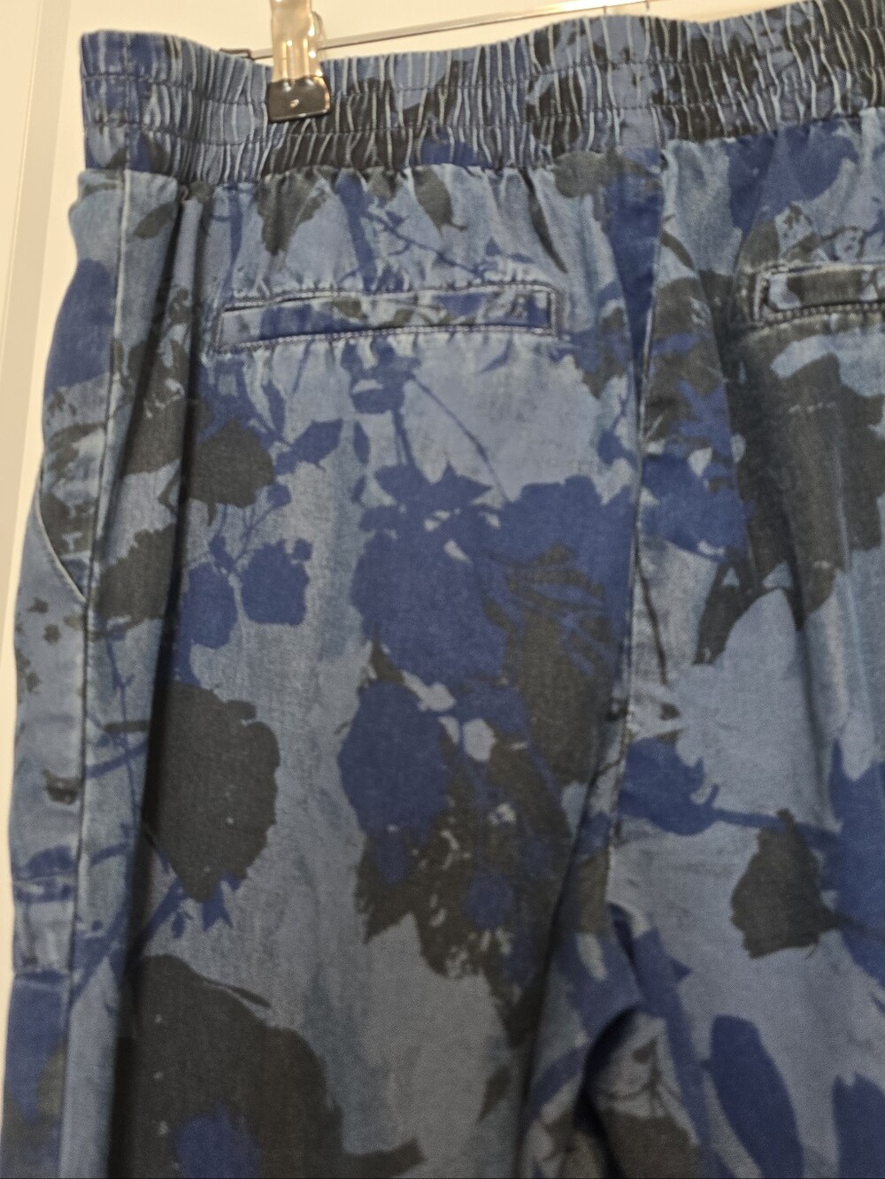 Juicy Couture Blue Floral Camo Jogger Lightweight Denim Pants - Picture 4 of 7